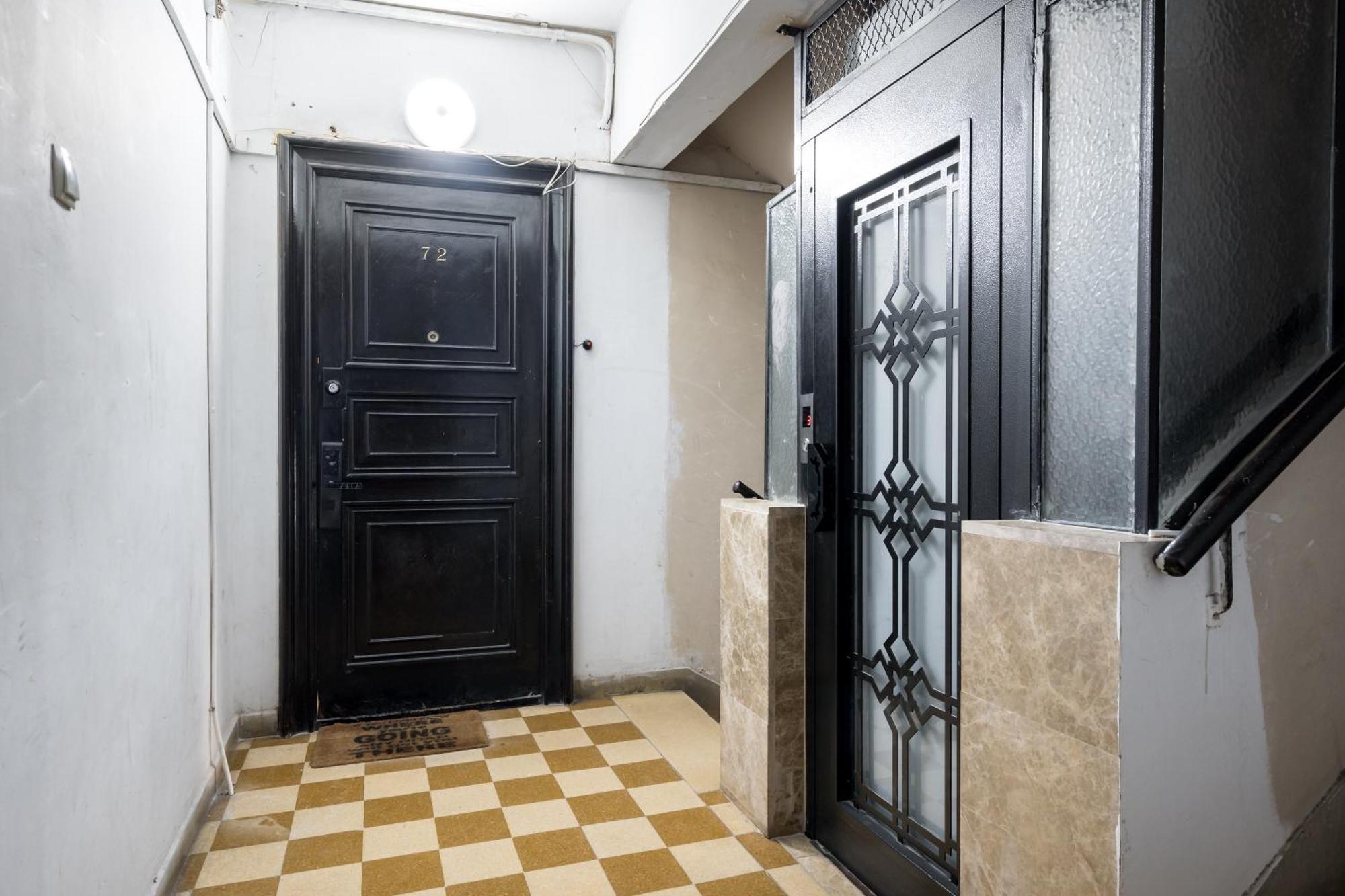 Steps2 Old Town & Metro - The Adventure Apartment Bucharest Exterior photo